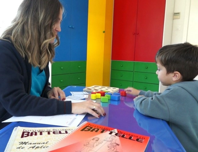 Niño trabajando en Psicologia Centro Atención Temprana